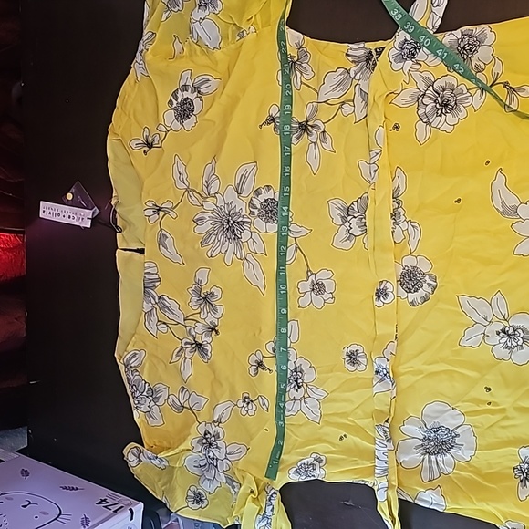 Alice and Olivia Ellamae Flutter-Sleeve Yellow Floral Dress - Picture 6 of 7